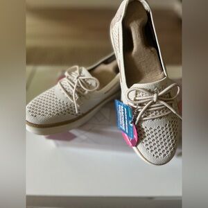 NWT Women's Cream Casual Skechers Shoes size 6.5 Coastal Drive